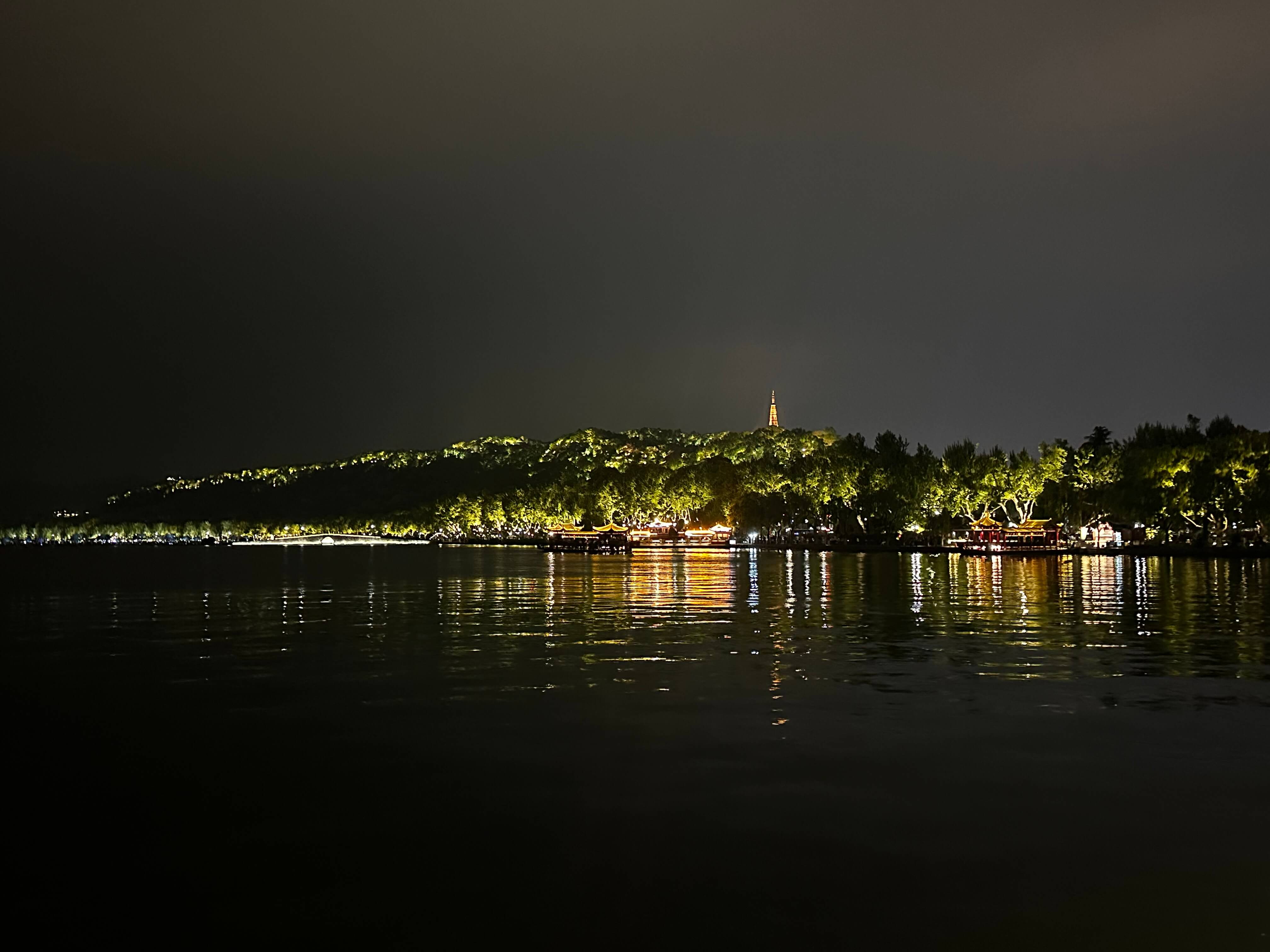 夜游西湖